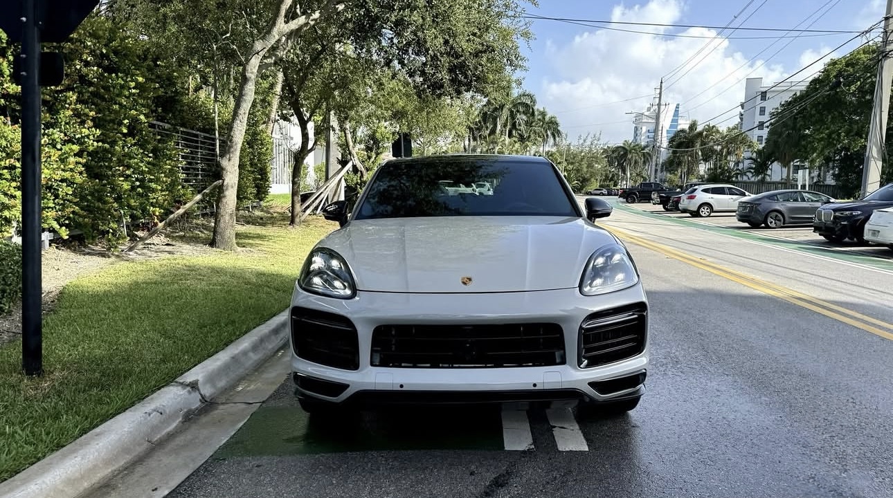 Porsche Cayenne GTS Coupe photo 1