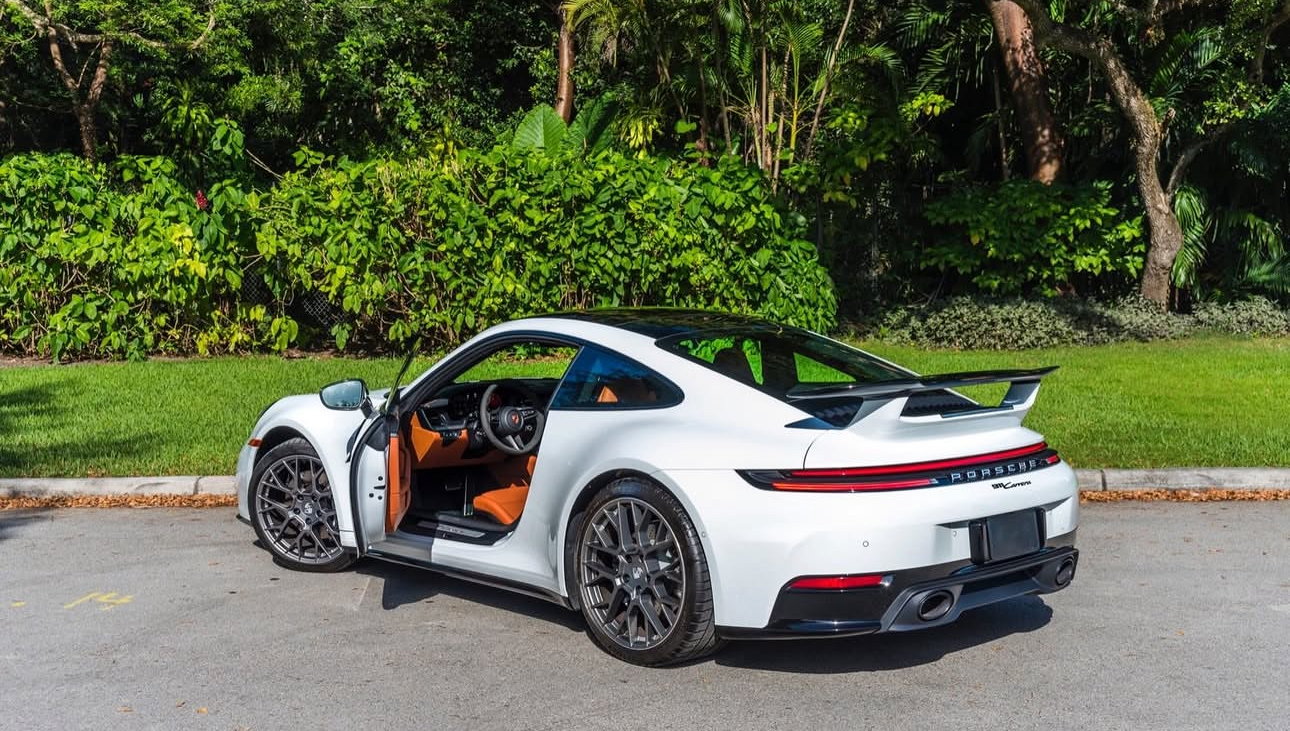 Porsche 911 photo 1