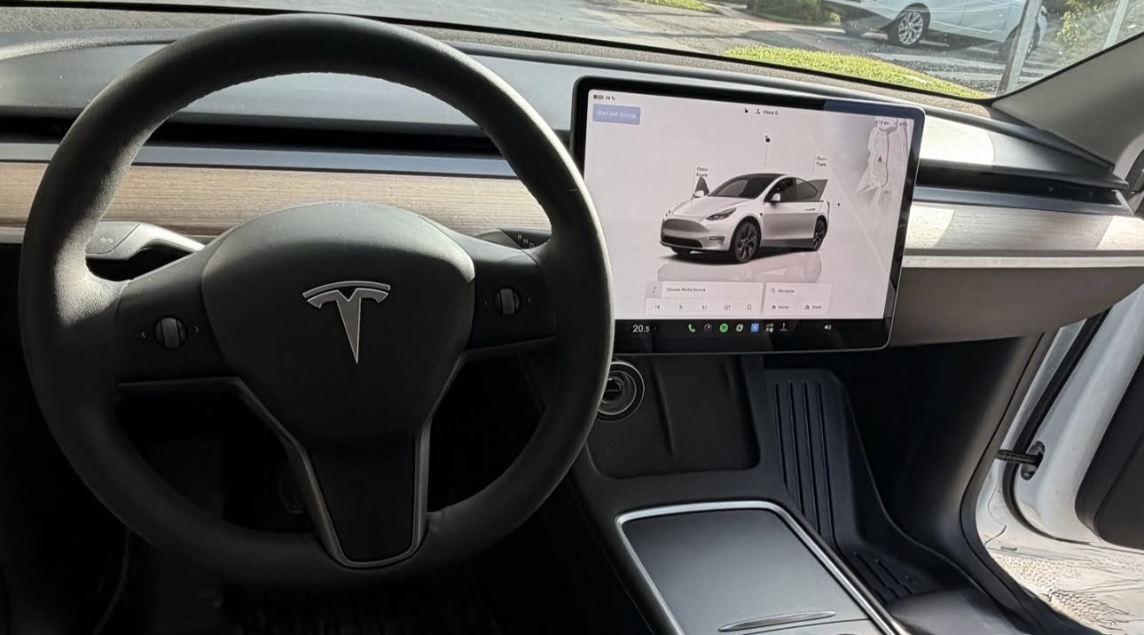 Tesla Model Y photo 2